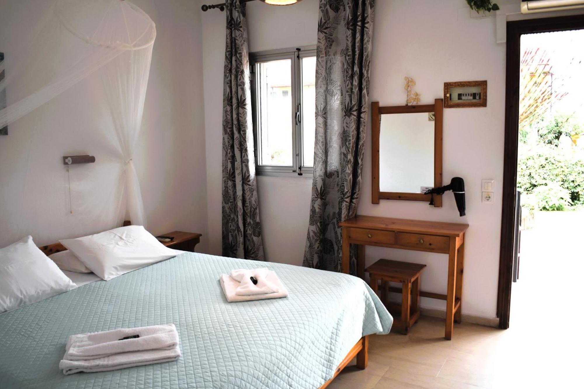 Kostas Apartments & Studios Ájosz Jeórjosz Págon Kültér fotó